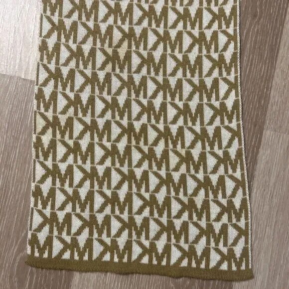 MICHAEL KORS Tan & White Signature Logo Scarf - Picture 5 of 6